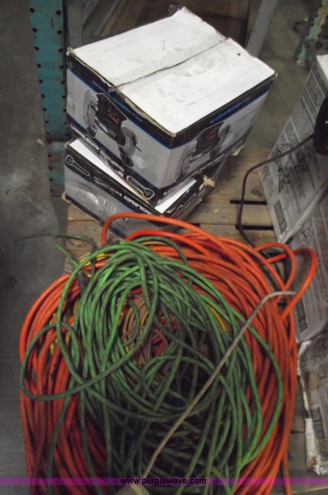 image for item 2204 Assorted tools