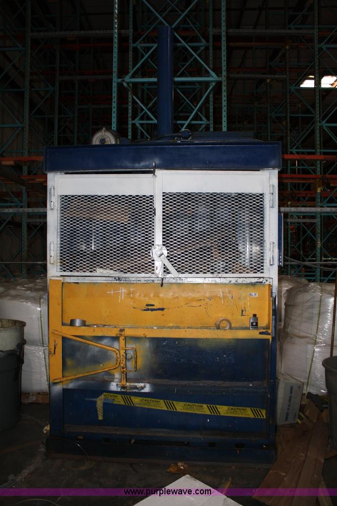 image for item 4673 J cardboard baler