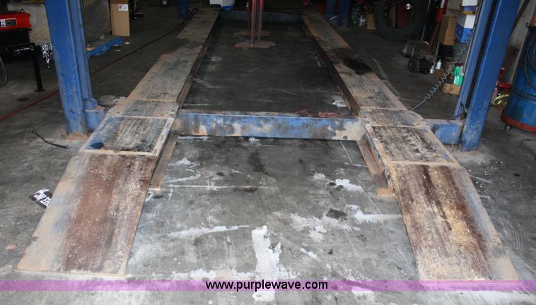 image for item 4835 2003 Bend Pak truck lift