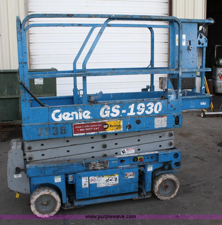 image for item 4984 2002 Genie AS-1930 scissor lift