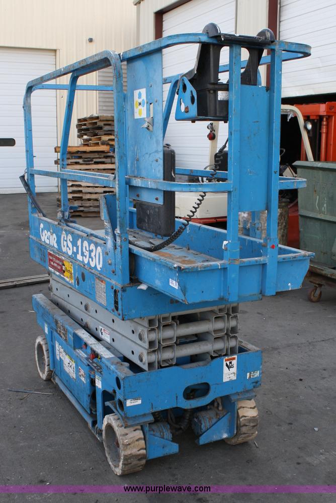 image for item 4984 2002 Genie AS-1930 scissor lift