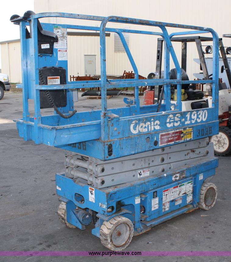 image for item 4984 2002 Genie AS-1930 scissor lift