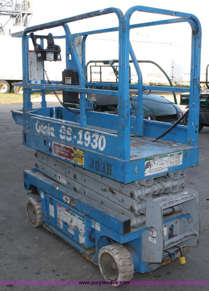 image for item 4984 2002 Genie AS-1930 scissor lift