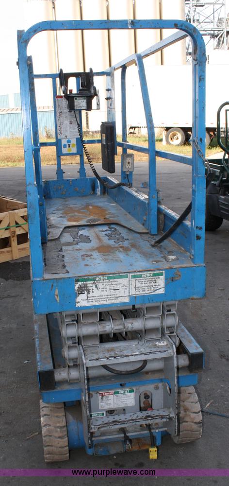 image for item 4984 2002 Genie AS-1930 scissor lift