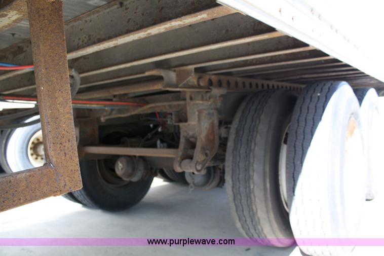 image for item 5021 1994 Wabash SA102-3CW 48' van trailer with interior shelving and lighting