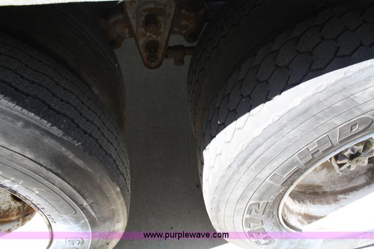 image for item 5021 1994 Wabash SA102-3CW 48' van trailer with interior shelving and lighting