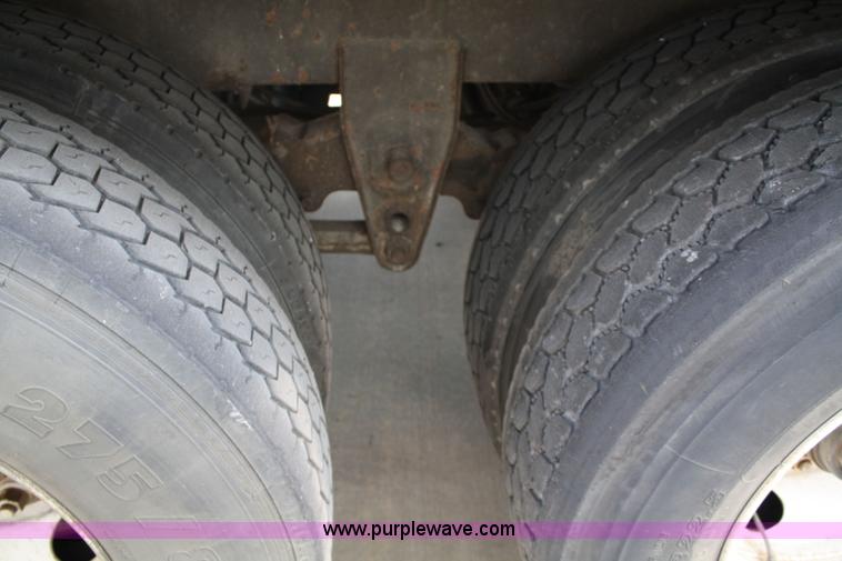 image for item 5021 1994 Wabash SA102-3CW 48' van trailer with interior shelving and lighting