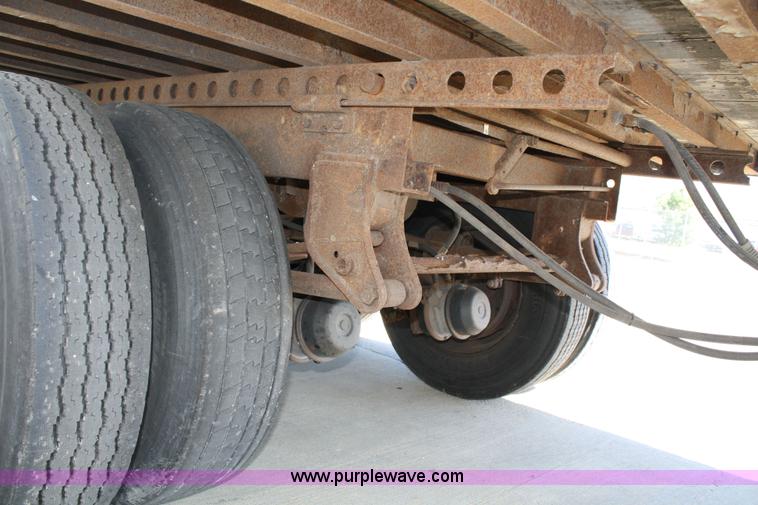 image for item 5022 1995 Trailmobile G1JA-1UAL 48' van trailer with internal shelving and lighting