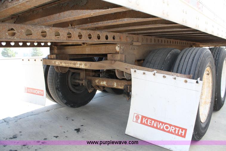 image for item 5022 1995 Trailmobile G1JA-1UAL 48' van trailer with internal shelving and lighting