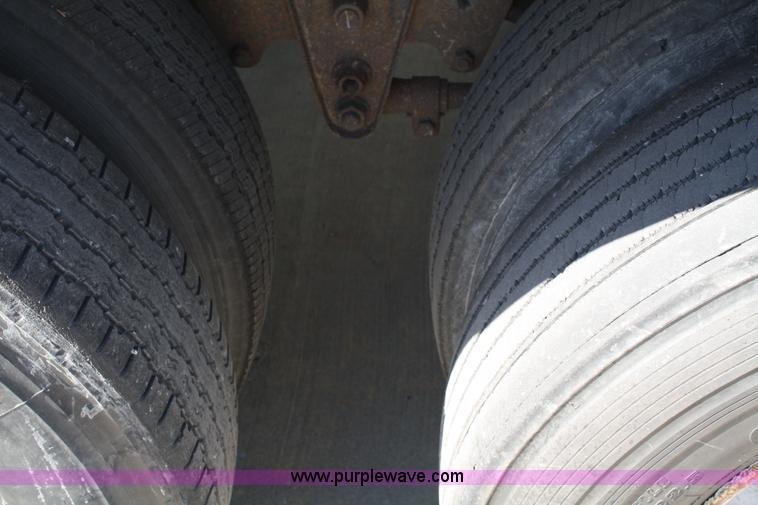 image for item 5022 1995 Trailmobile G1JA-1UAL 48' van trailer with internal shelving and lighting