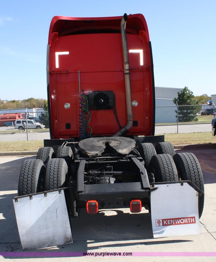 image for item 5024 2004 Kenworth T2000 semi truck