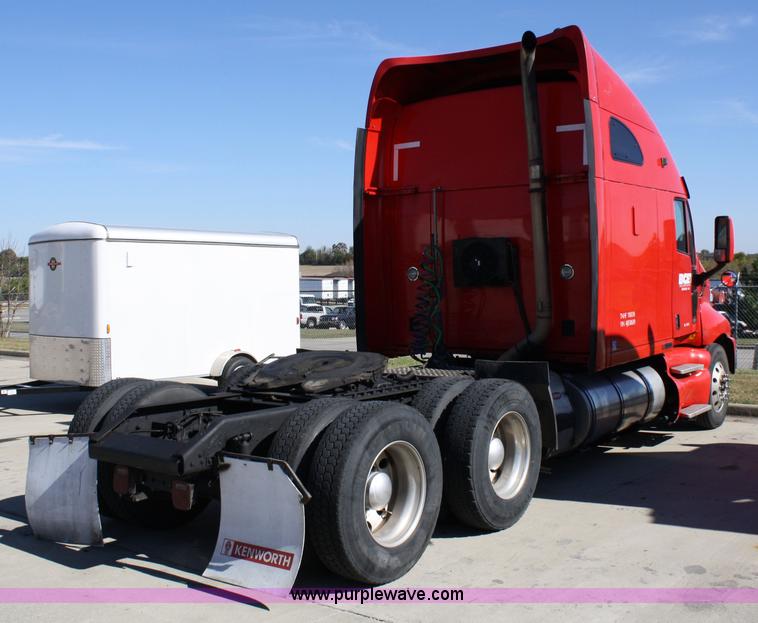 image for item 5024 2004 Kenworth T2000 semi truck