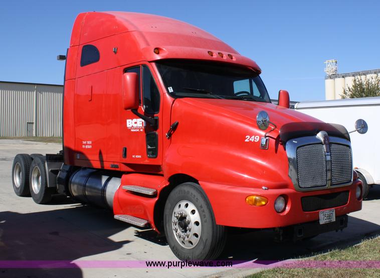 image for item 5024 2004 Kenworth T2000 semi truck