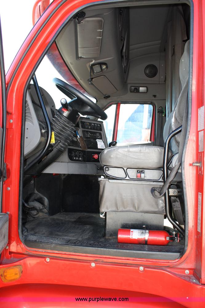 image for item 5024 2004 Kenworth T2000 semi truck