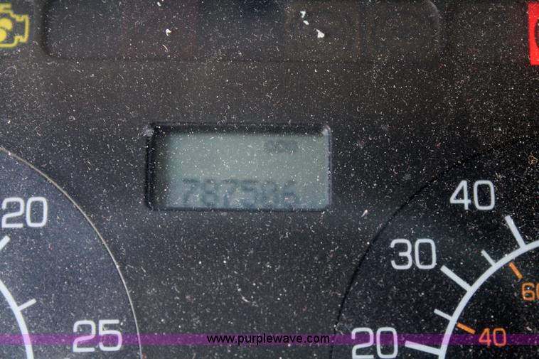 image for item 5024 2004 Kenworth T2000 semi truck