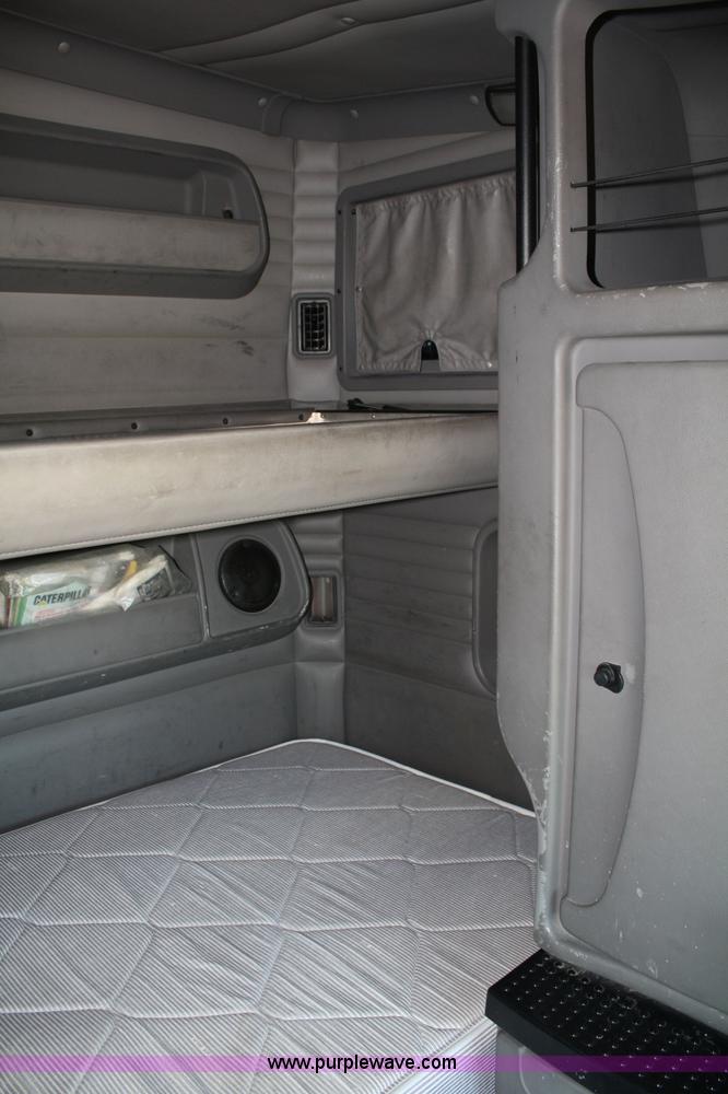 image for item 5024 2004 Kenworth T2000 semi truck