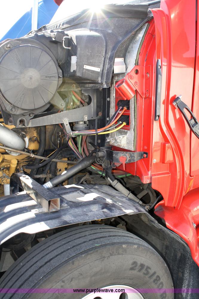 image for item 5024 2004 Kenworth T2000 semi truck