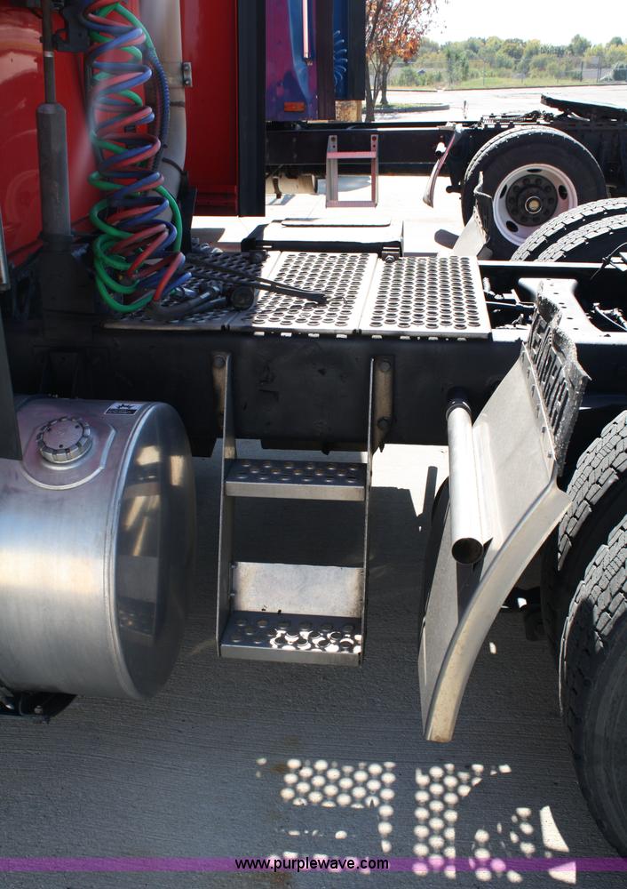 image for item 5024 2004 Kenworth T2000 semi truck