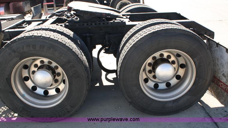 image for item 5024 2004 Kenworth T2000 semi truck