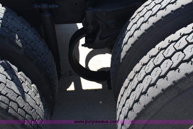 image for item 5024 2004 Kenworth T2000 semi truck