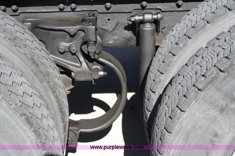 image for item 5024 2004 Kenworth T2000 semi truck