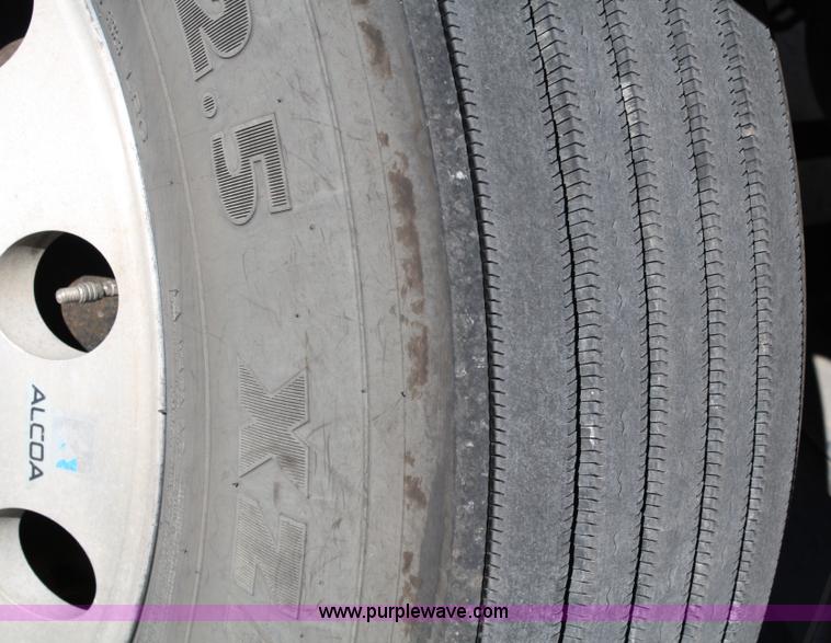 image for item 5024 2004 Kenworth T2000 semi truck