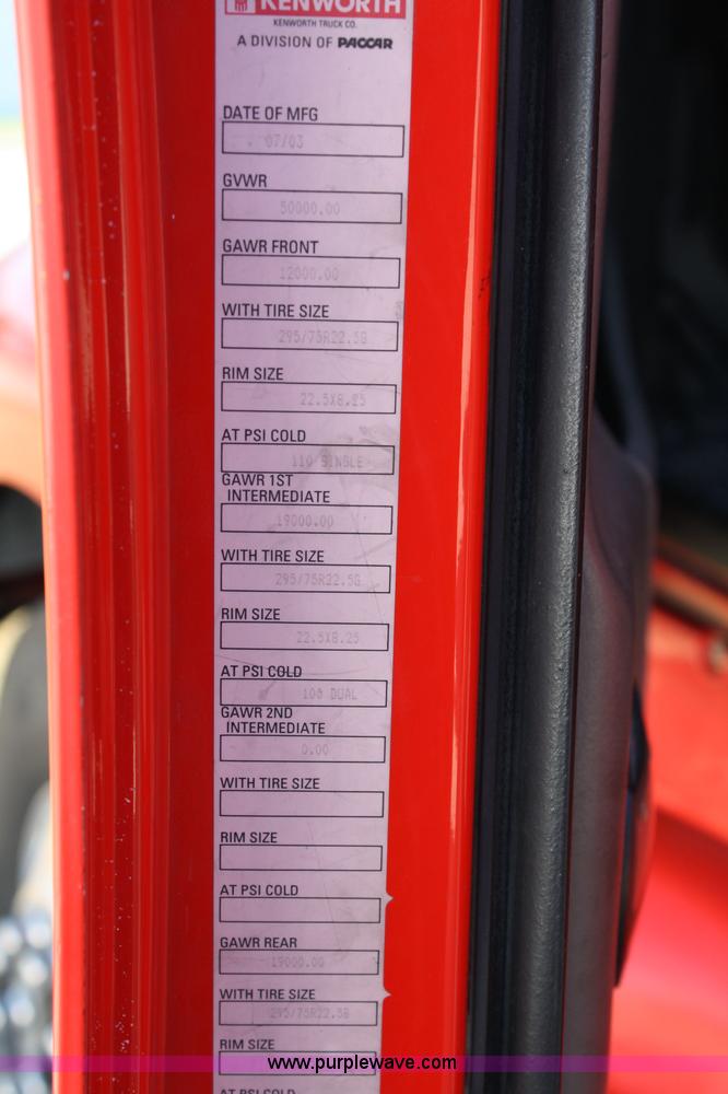 image for item 5024 2004 Kenworth T2000 semi truck