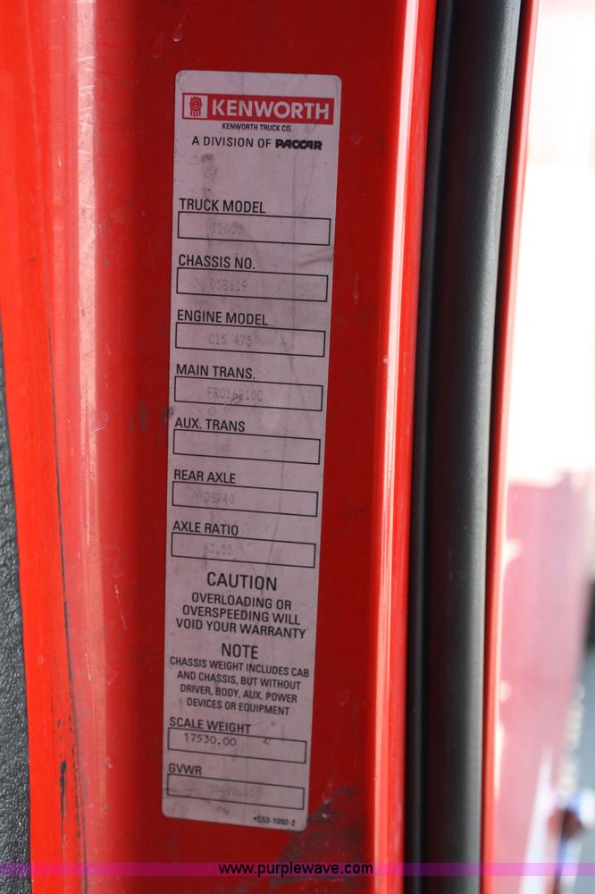 image for item 5024 2004 Kenworth T2000 semi truck