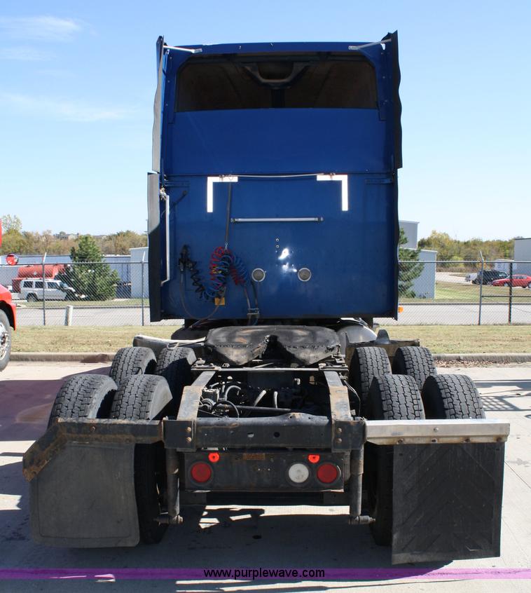 image for item 5025 2000 International 9400i semi truck