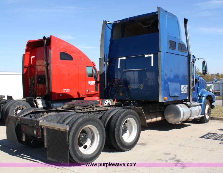 image for item 5025 2000 International 9400i semi truck