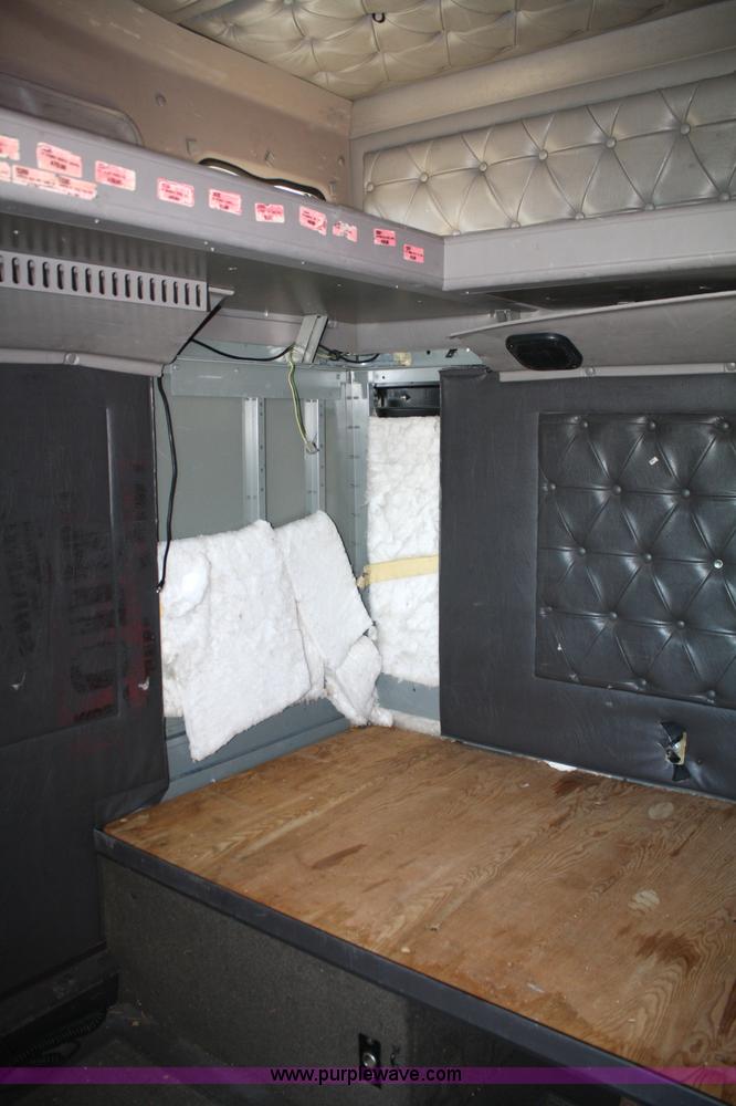 image for item 5025 2000 International 9400i semi truck