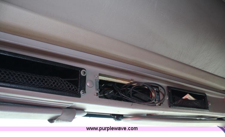 image for item 5025 2000 International 9400i semi truck