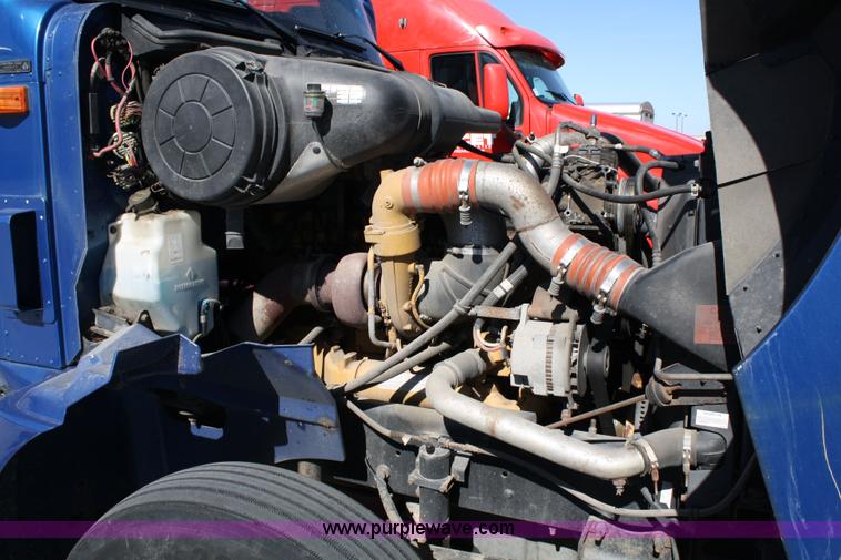 image for item 5025 2000 International 9400i semi truck