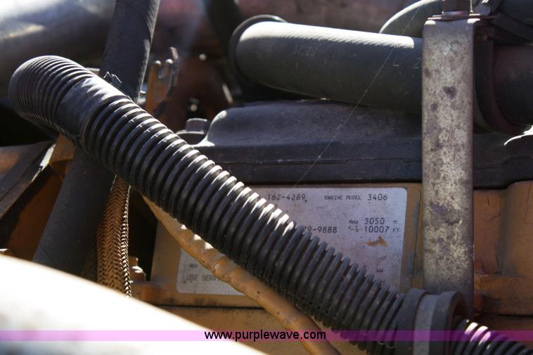 image for item 5025 2000 International 9400i semi truck