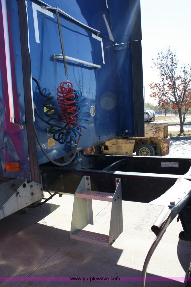 image for item 5025 2000 International 9400i semi truck