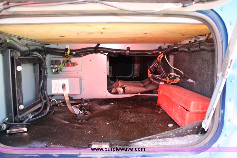 image for item 5025 2000 International 9400i semi truck