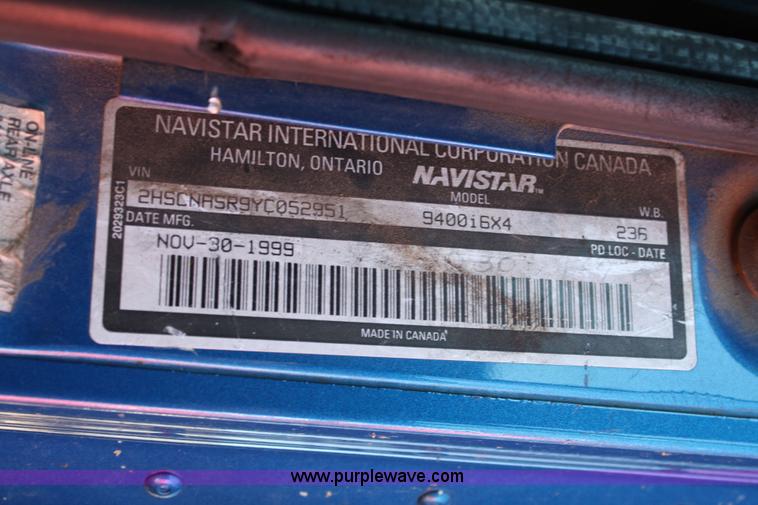 image for item 5025 2000 International 9400i semi truck