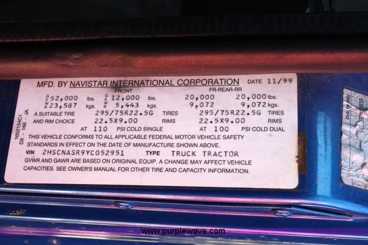 image for item 5025 2000 International 9400i semi truck