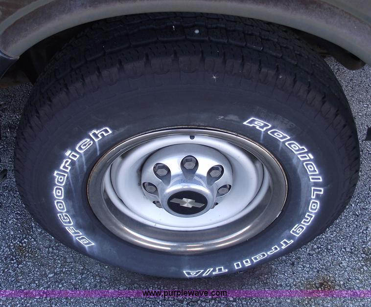 image for item 5418 1997 Chevrolet Express G3500 six passenger van