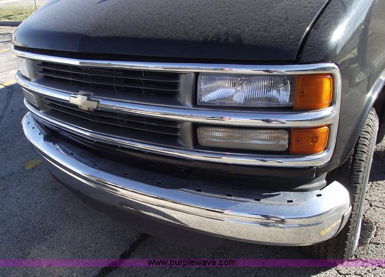 image for item 5418 1997 Chevrolet Express G3500 six passenger van