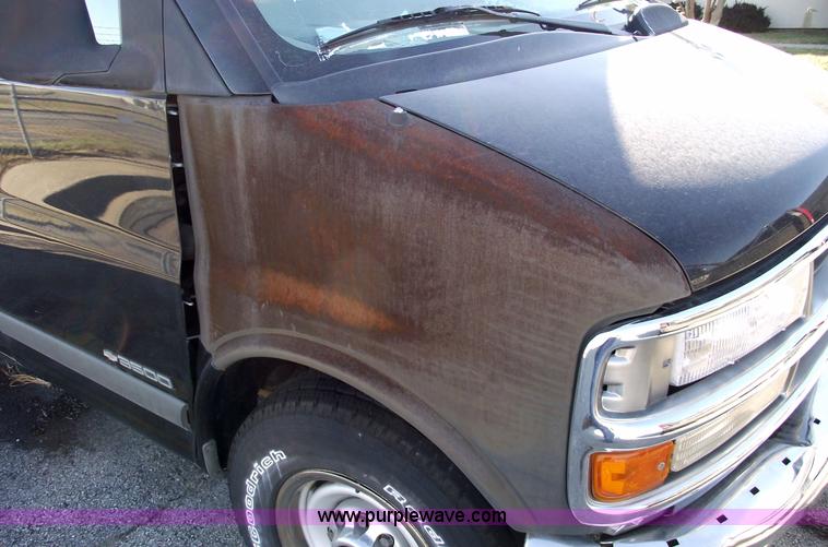 image for item 5418 1997 Chevrolet Express G3500 six passenger van