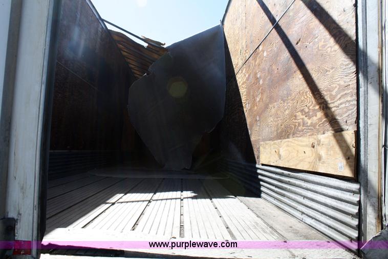 image for item 9056 1995 Wabash 48' van trailer