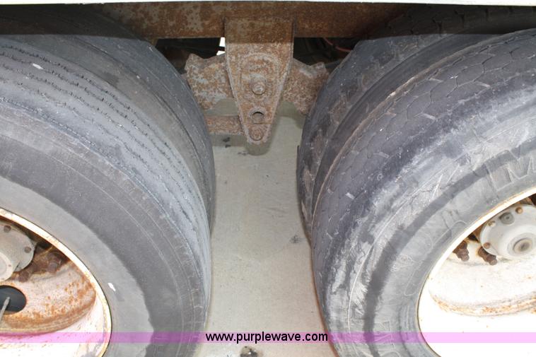 image for item 9056 1995 Wabash 48' van trailer