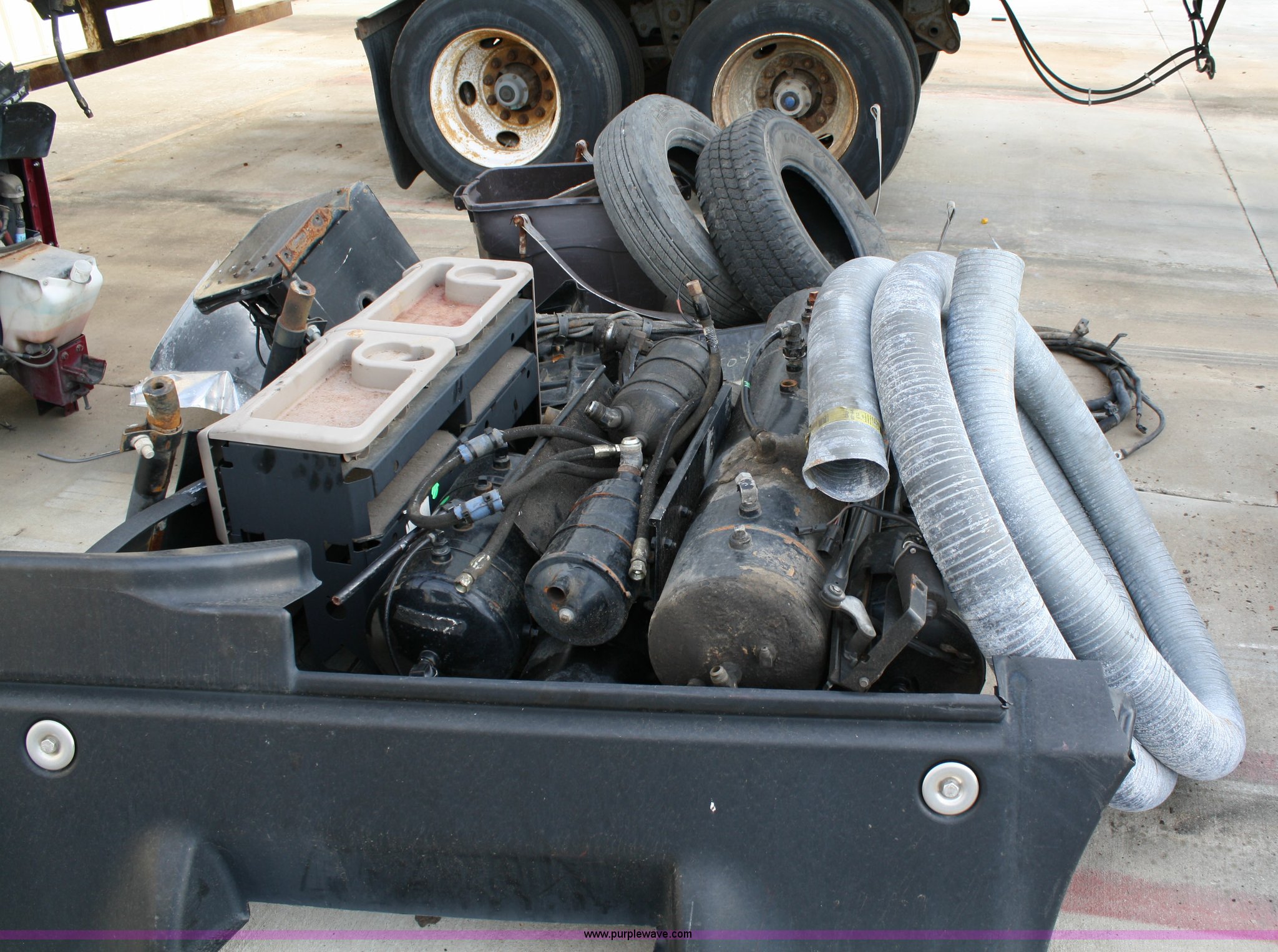 Assorted truck parts in Spring Hill, KS Item 5015 sold Purple Wave