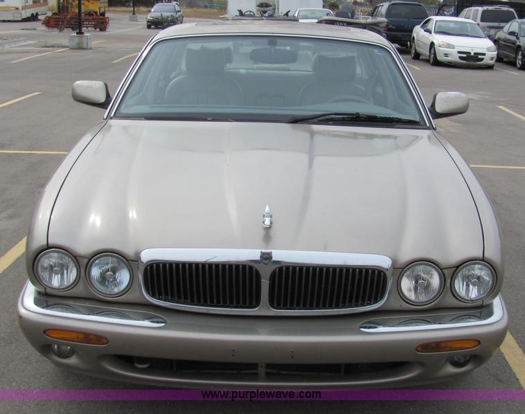 image for item 2291 1998 Jaguar XJ8
