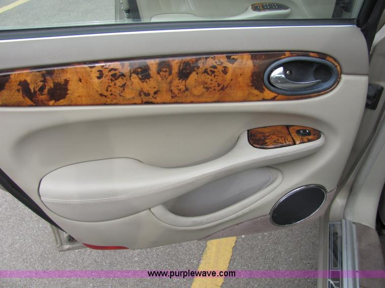 image for item 2291 1998 Jaguar XJ8