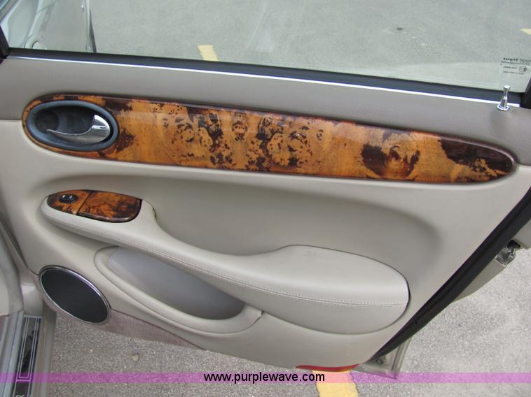 image for item 2291 1998 Jaguar XJ8