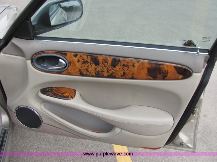 image for item 2291 1998 Jaguar XJ8