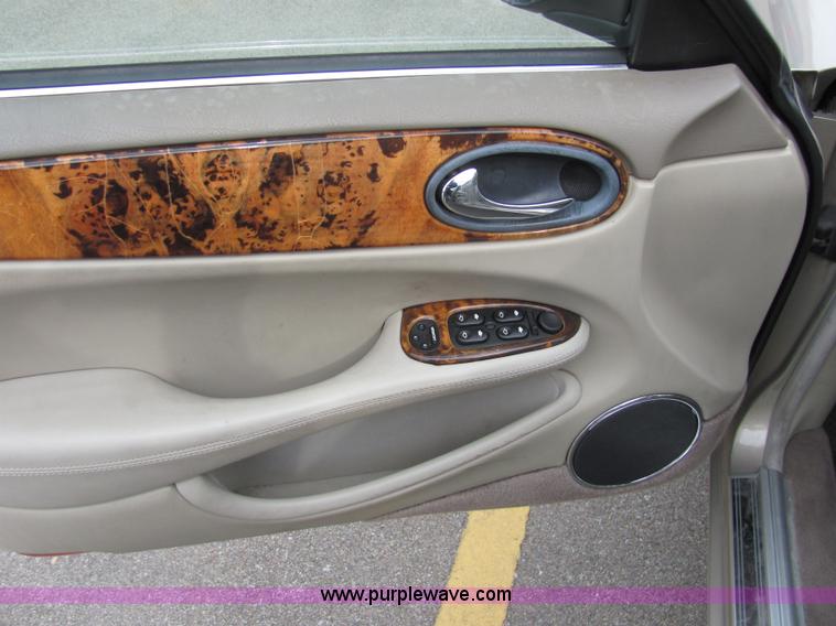 image for item 2291 1998 Jaguar XJ8