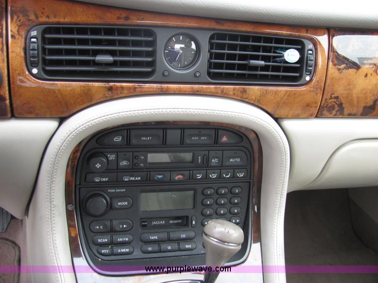 image for item 2291 1998 Jaguar XJ8